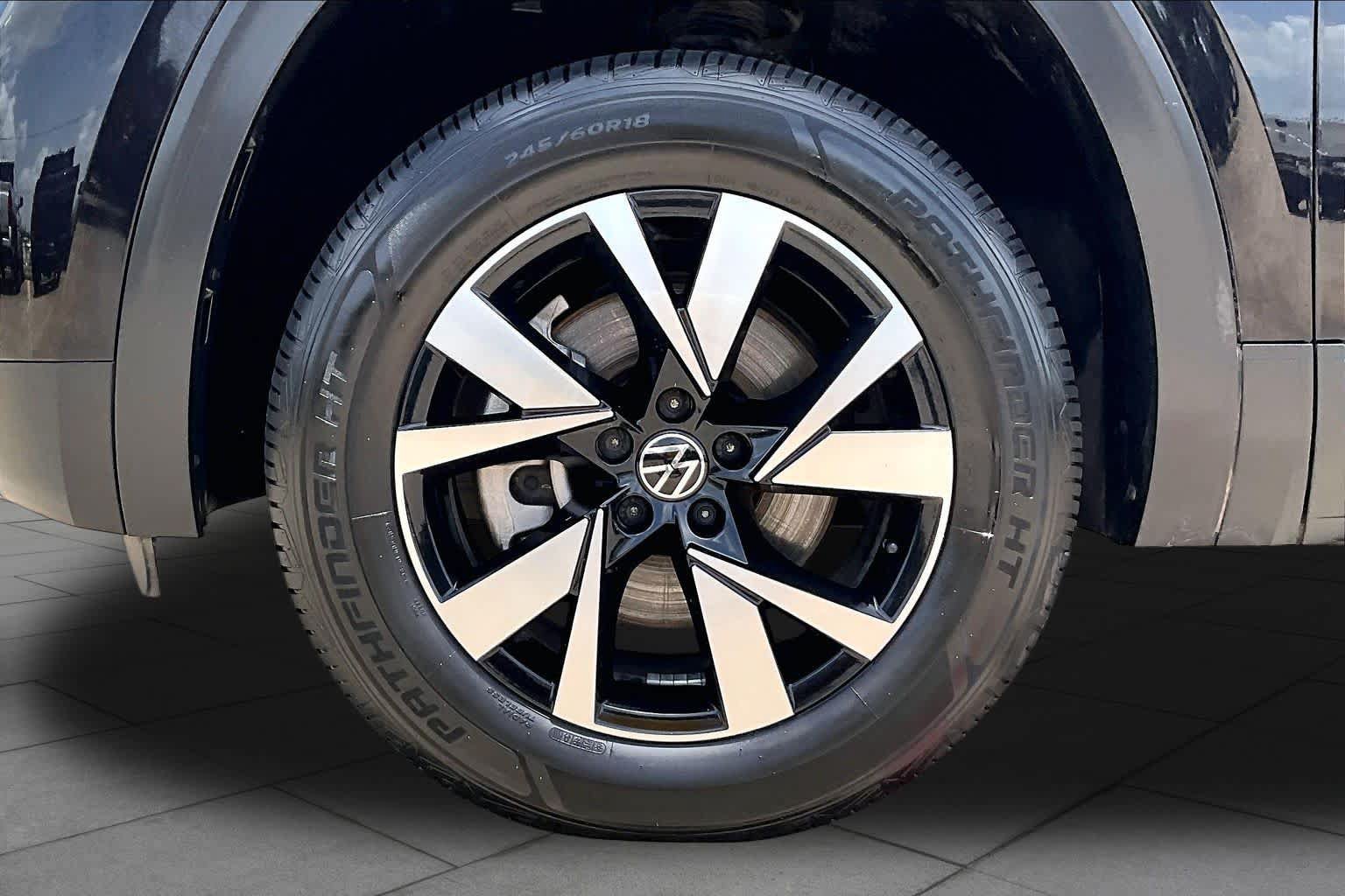 Used 2022 Volkswagen Atlas Cross Sport SE FWD image 11