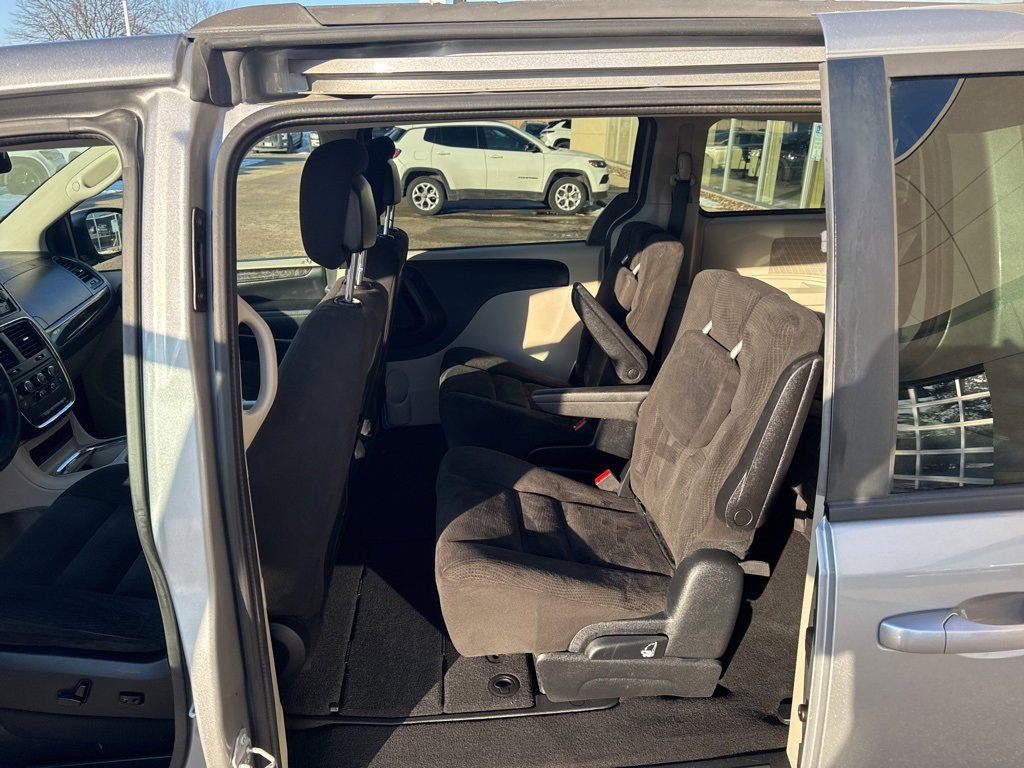 Used 2014 Dodge Grand Caravan SXT image 11