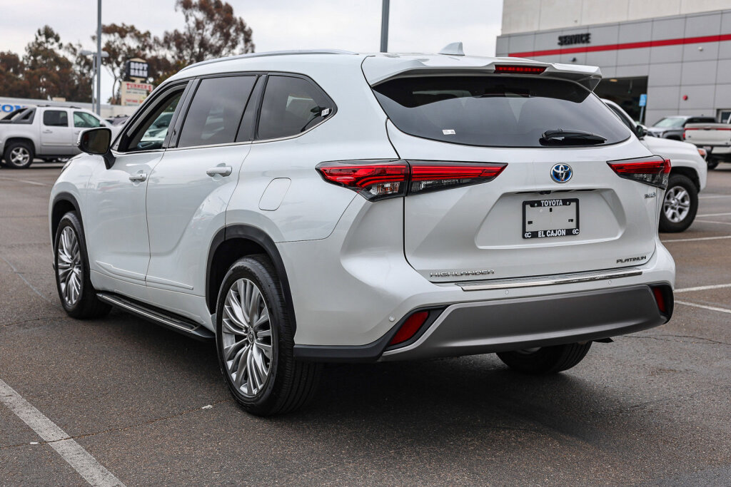 Used 2023 Toyota Highlander Platinum FWD image 27