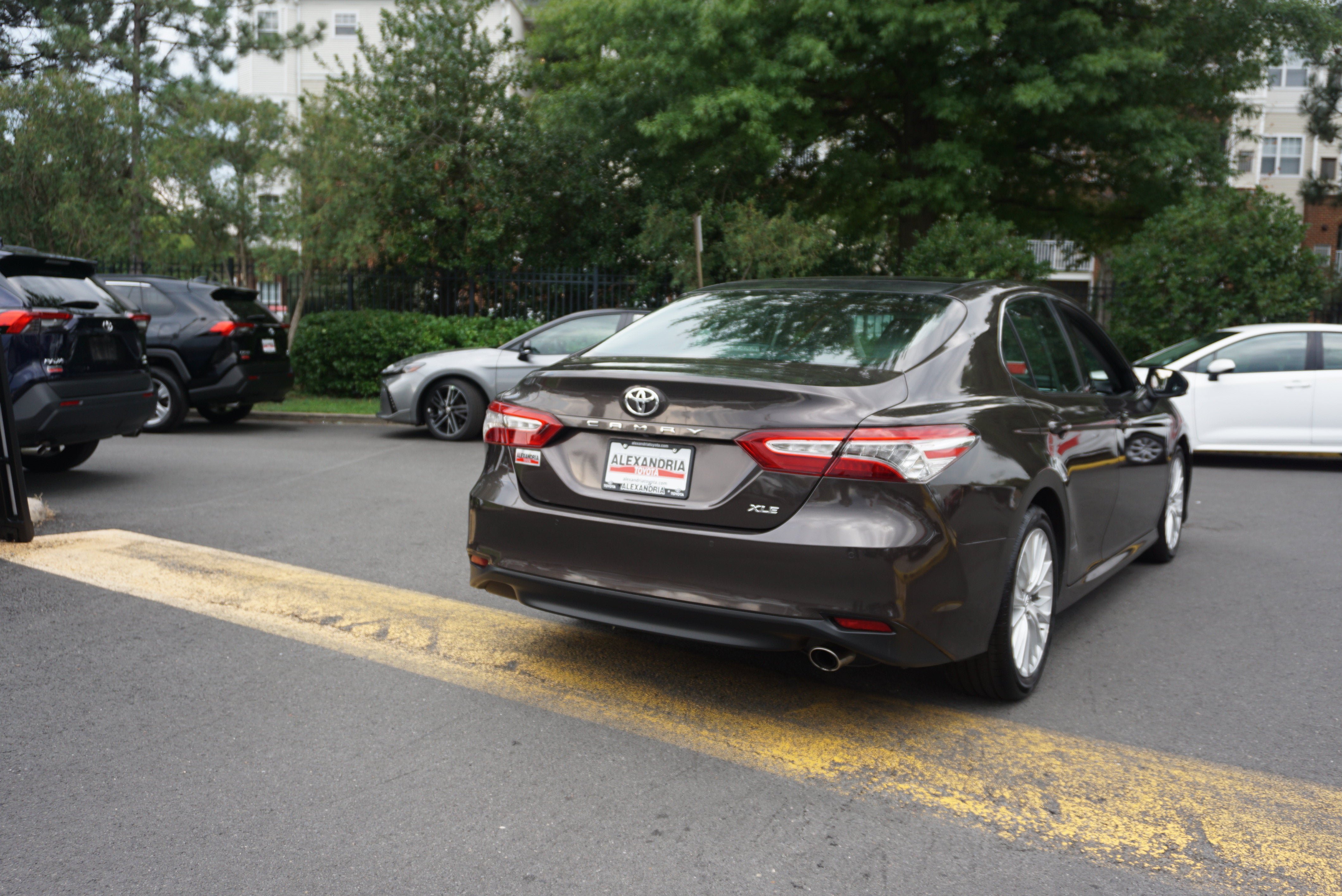 Used 2018 Toyota Camry XLE w/ Driver Assist Package FWD image 4
