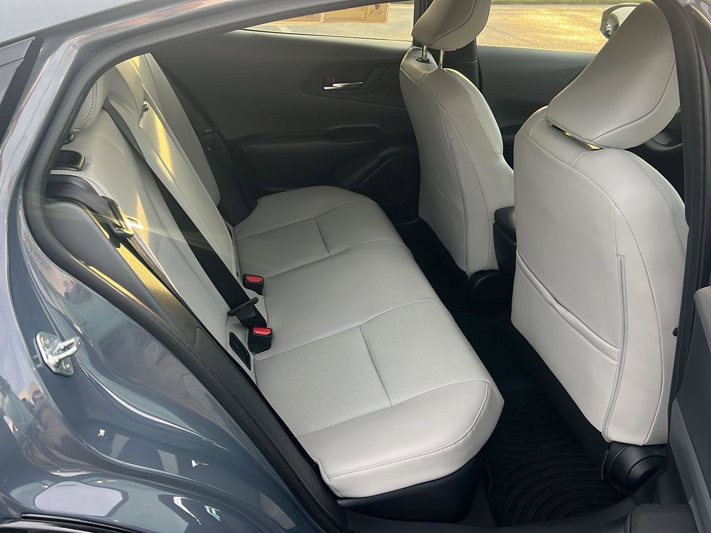 Used 2024 Toyota Prius Limited FWD image 12