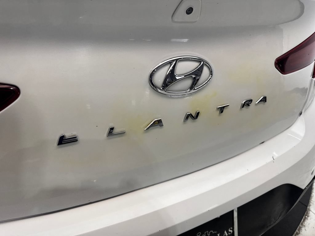 Used 2019 Hyundai Elantra SE FWD image 11