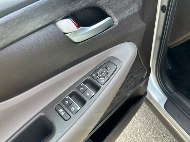 Used 2020 Hyundai Santa Fe SEL FWD image 12