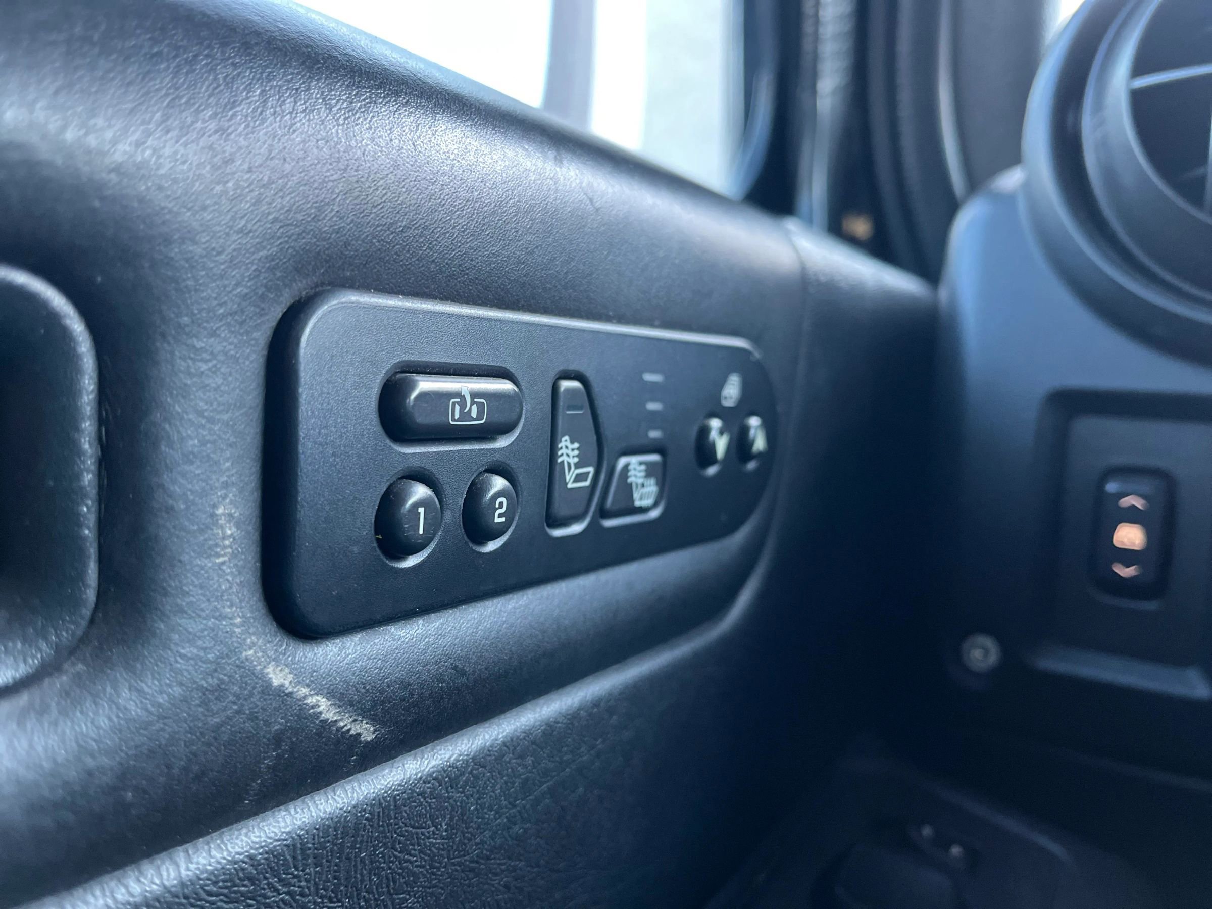 Used 2005 HUMMER H2 SUT w/ Preferred Equipment Group image 23