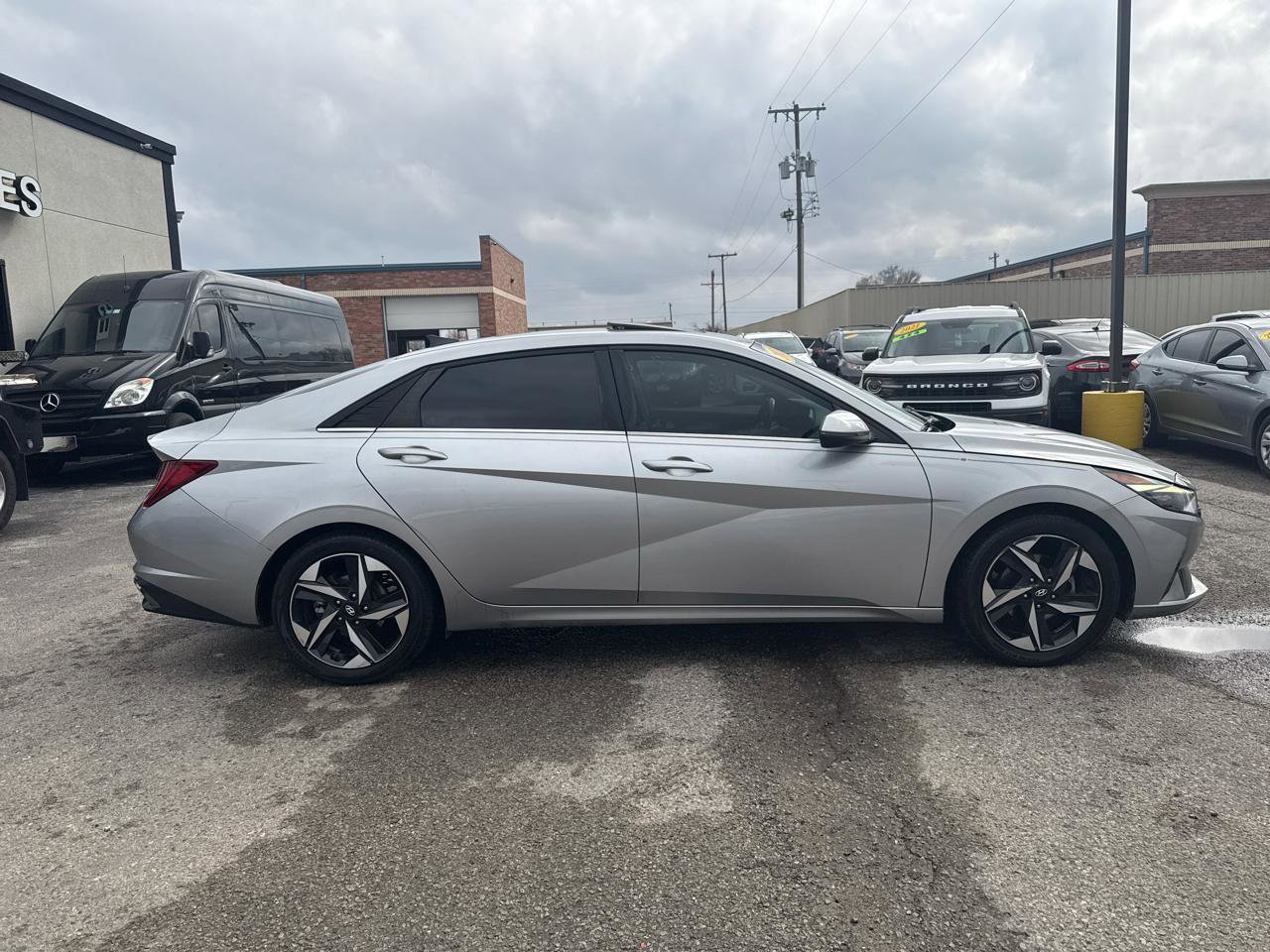 Used 2021 Hyundai Elantra Limited image 5