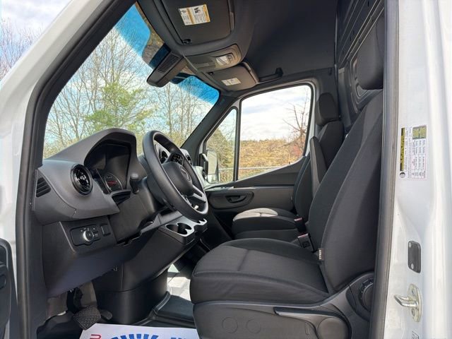 Used 2024 Mercedes-Benz Sprinter 2500 image 18