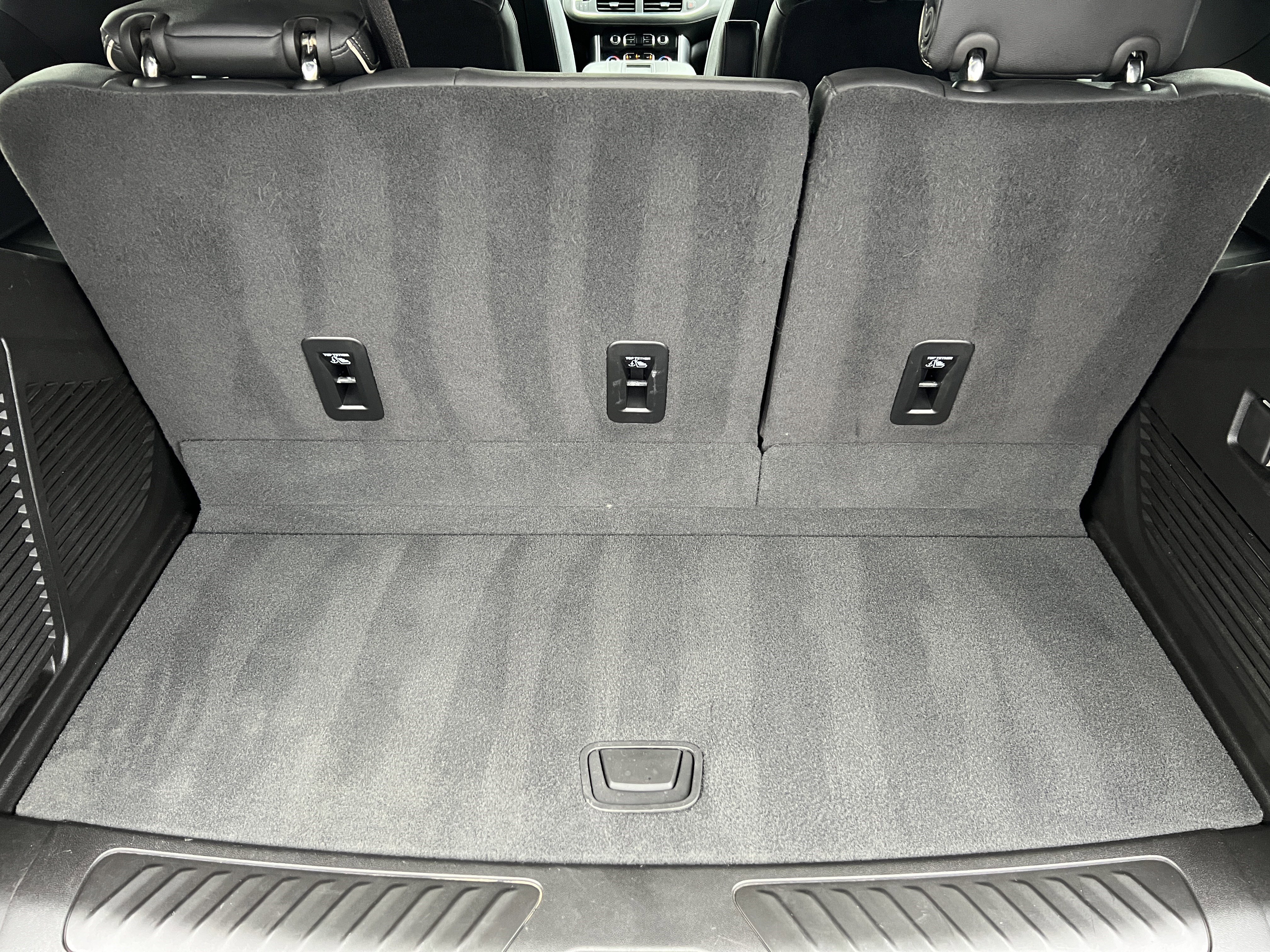 Used 2024 GMC Yukon SLT w/ SLT Luxury Package image 19