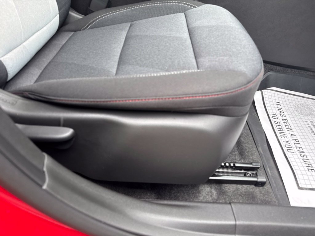 Used 2026 Chevrolet Trax RS w/ Sunroof Package FWD image 29
