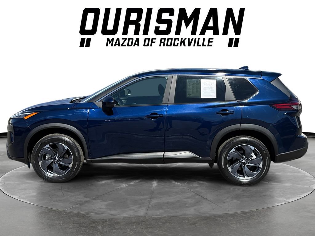 Used 2024 Nissan Rogue SV image 3