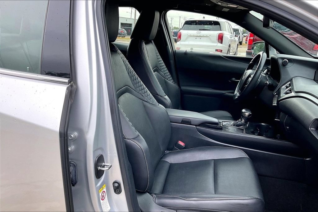 Used 2019 Lexus UX 200 w/ Premium Package FWD image 30