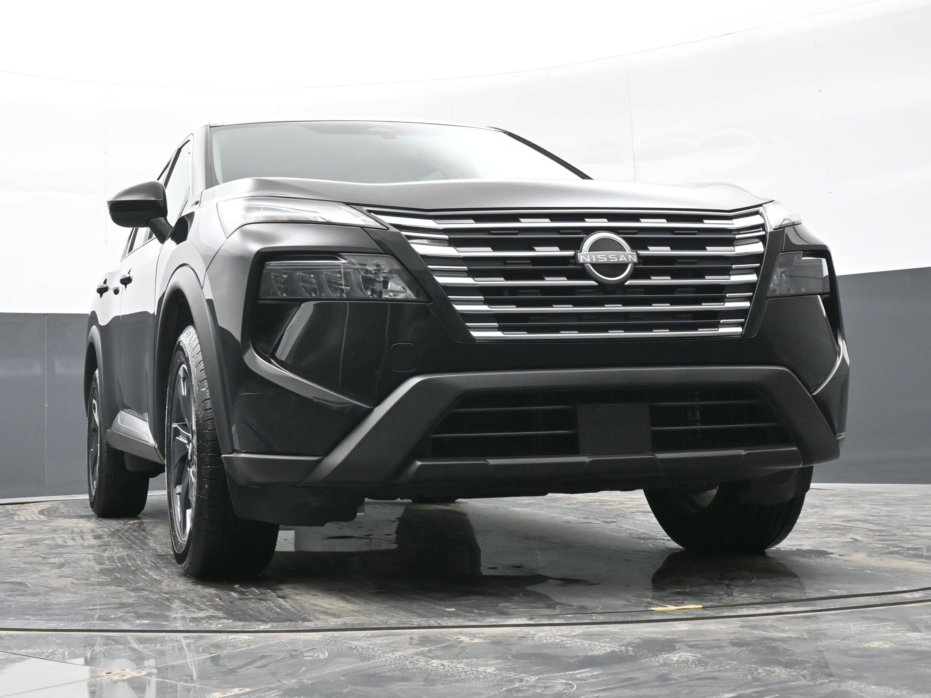 Used 2024 Nissan Rogue SV image 37