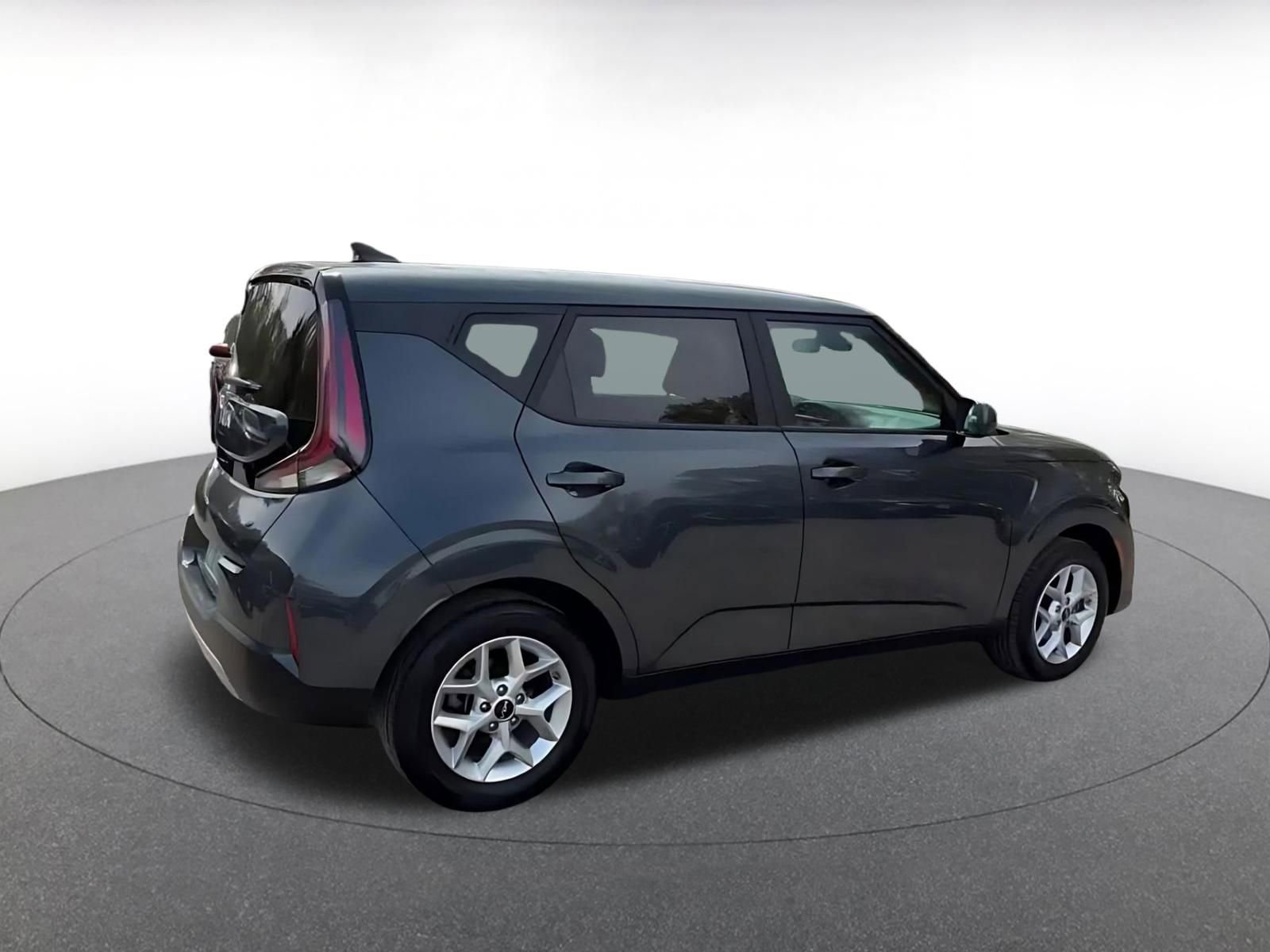 Used 2025 Kia Soul LX w/ LX Technology Package FWD image 15