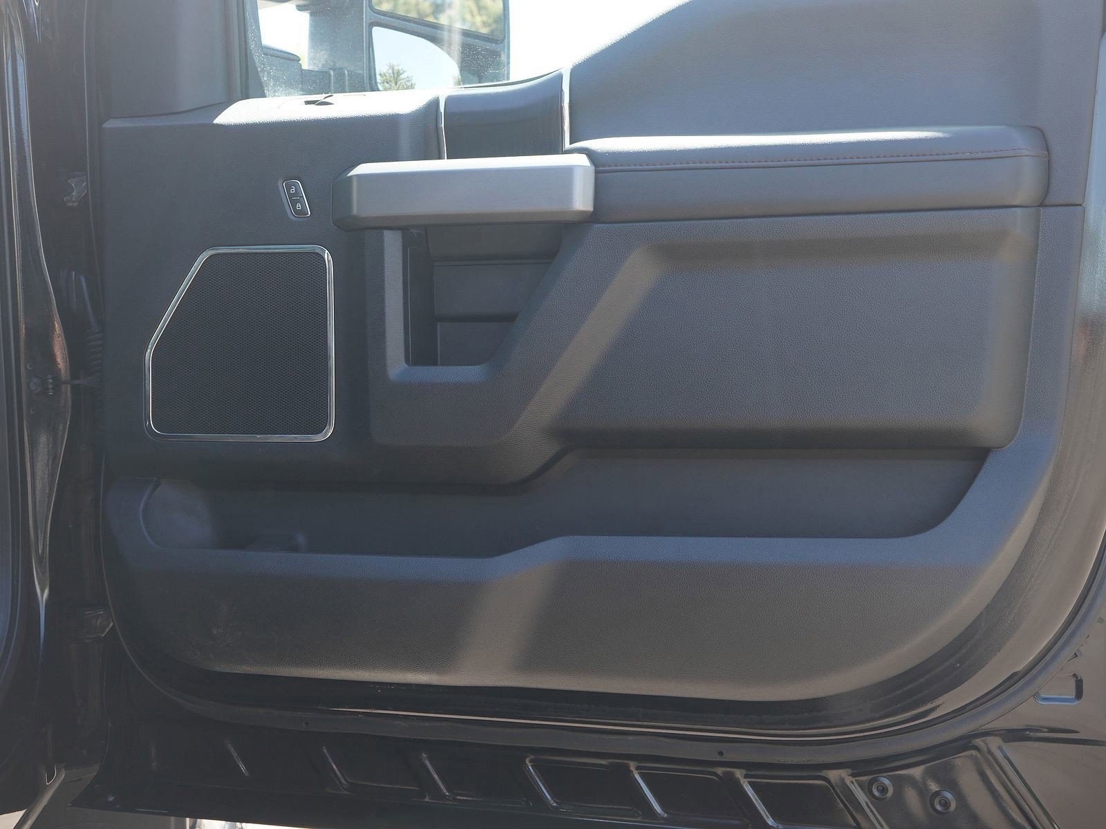 Used 2018 Ford F250 Platinum w/ Platinum Ultimate Package AWD/4WD image 11