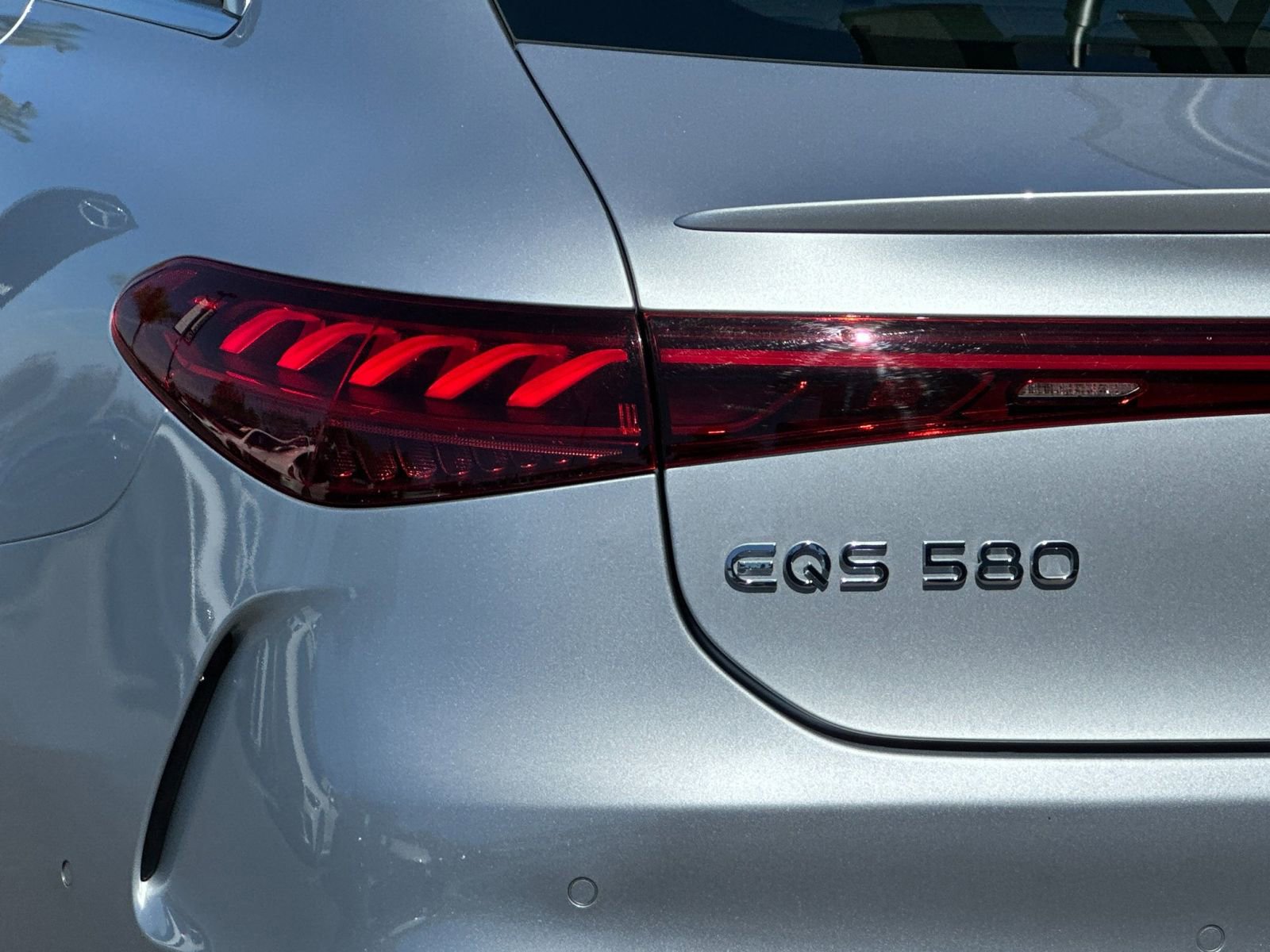 Certified 2022 Mercedes-Benz EQS 580 4MATIC Sedan w/ Exclusive Trim Package image 32