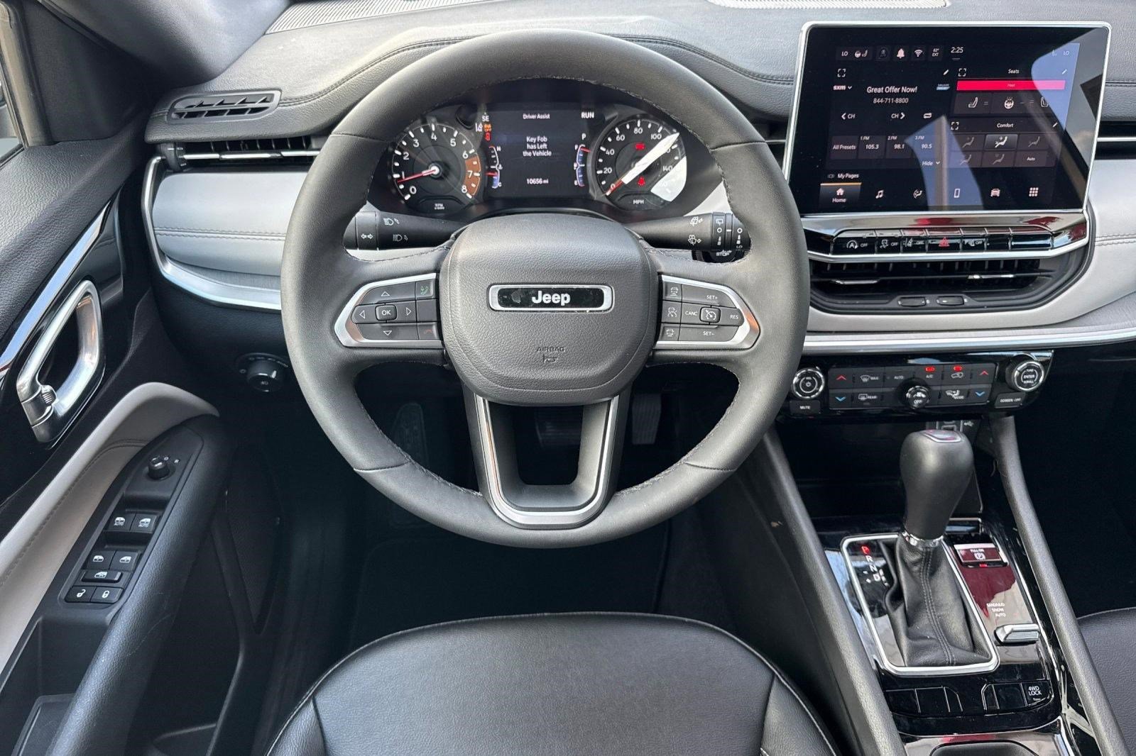 Used 2025 Jeep Compass Limited image 28