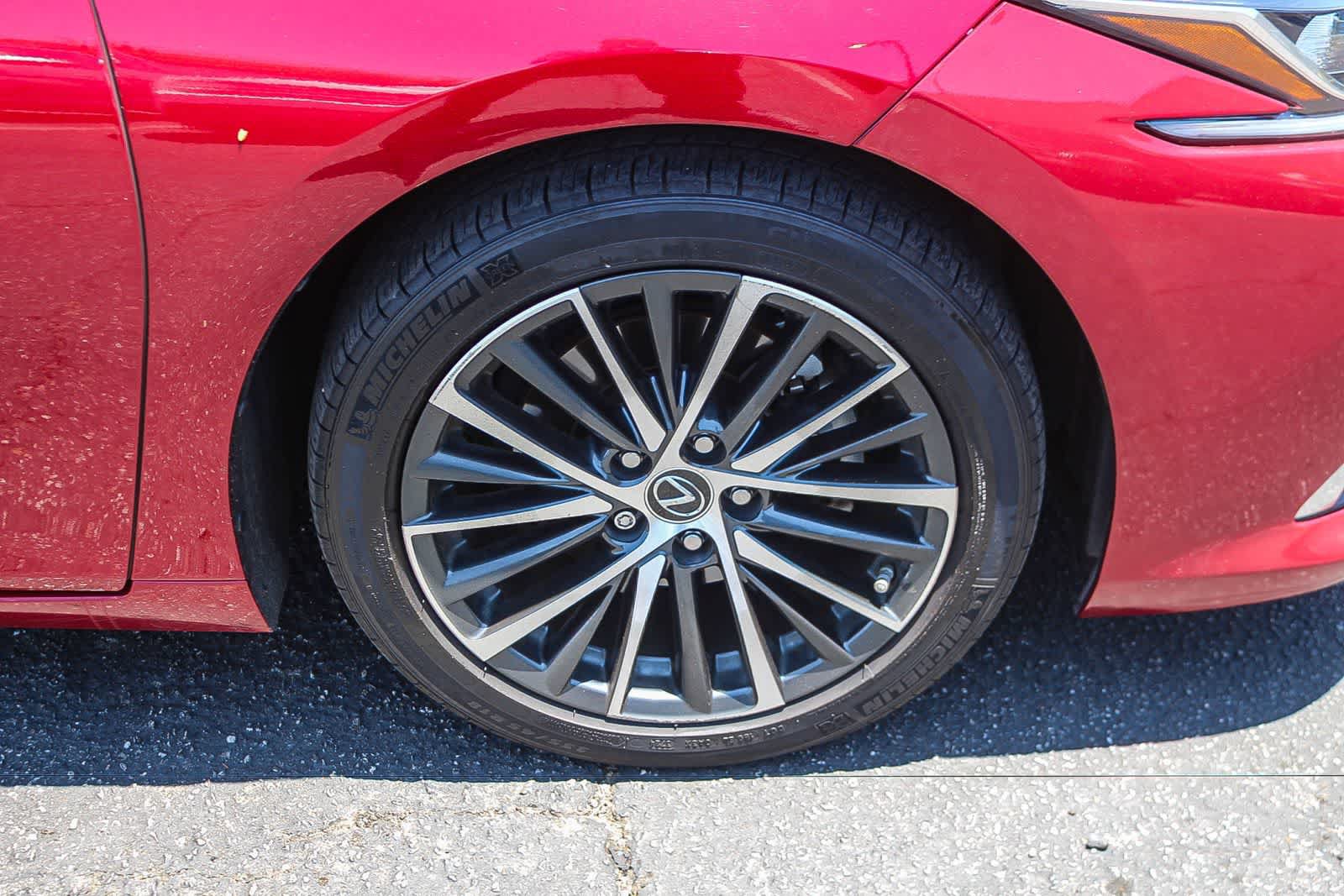Used 2025 Lexus ES 300h w/ Premium Package FWD image 12