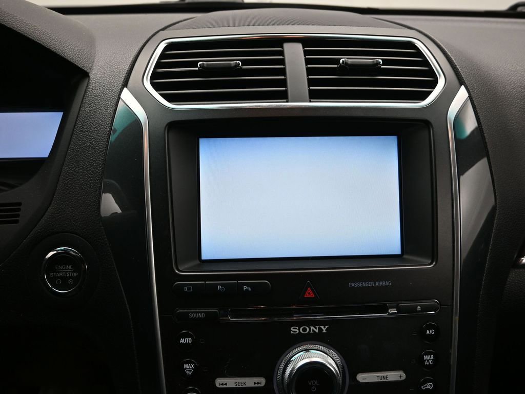 Used 2016 Ford Explorer Limited w/ Equipment Group 301A image 14
