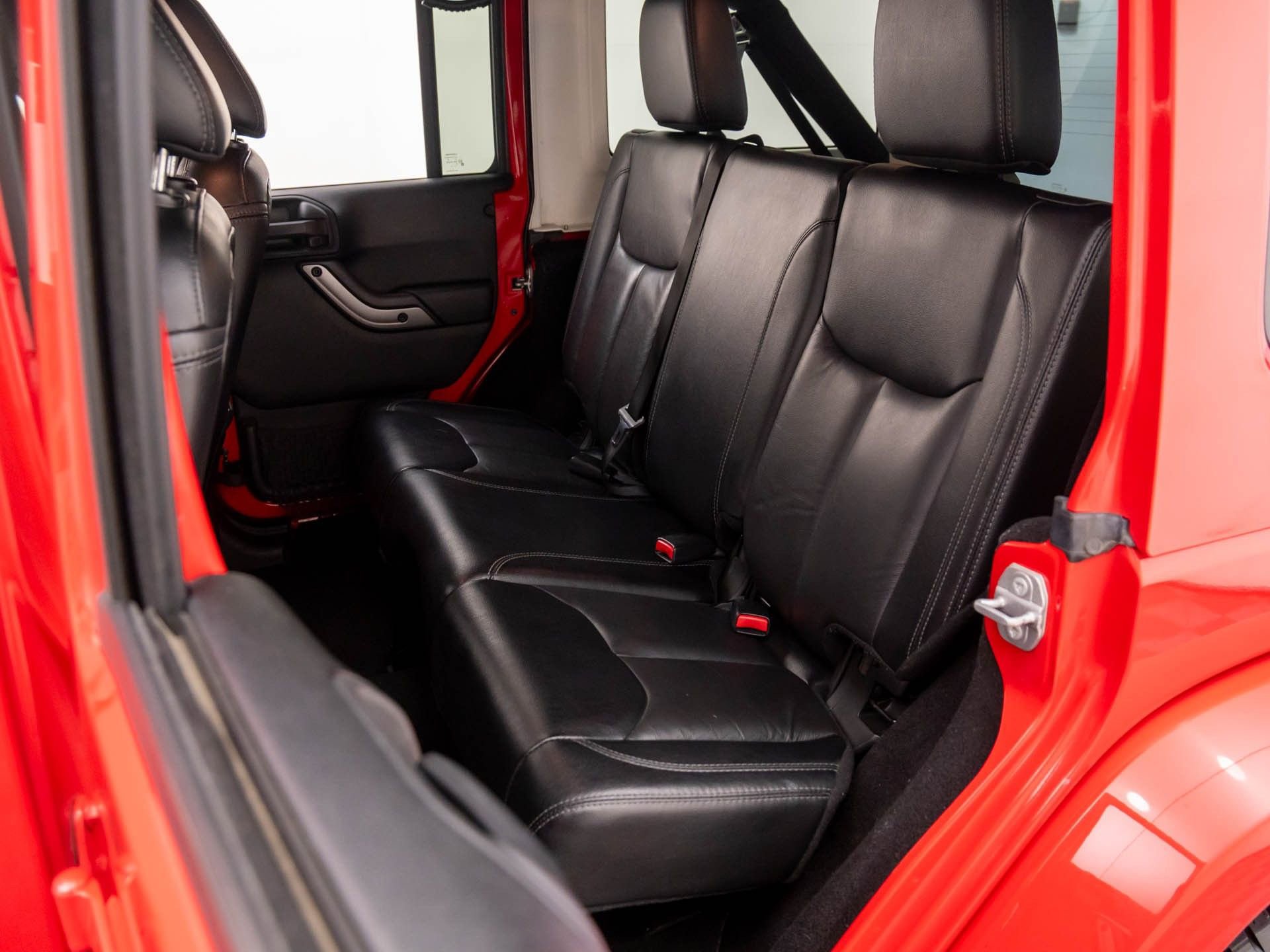 Used 2018 Jeep Wrangler Unlimited Sahara image 14