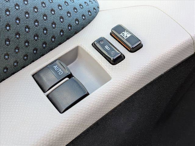 Used 2008 Toyota Yaris 2-Door Hatchback image 6