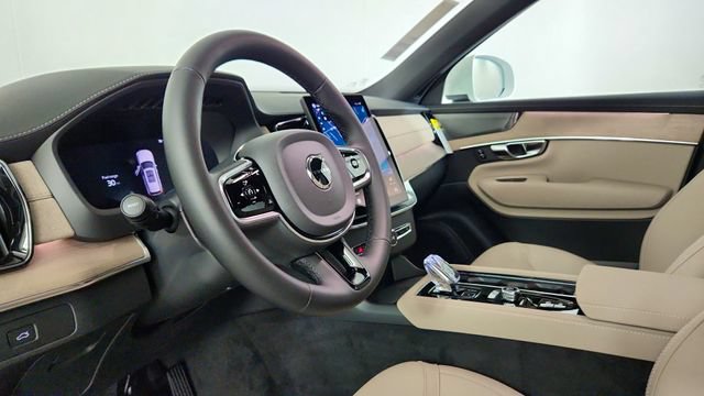 New 2026 Volvo XC90 B6 Plus w/ Protection Package Premier AWD/4WD image 12