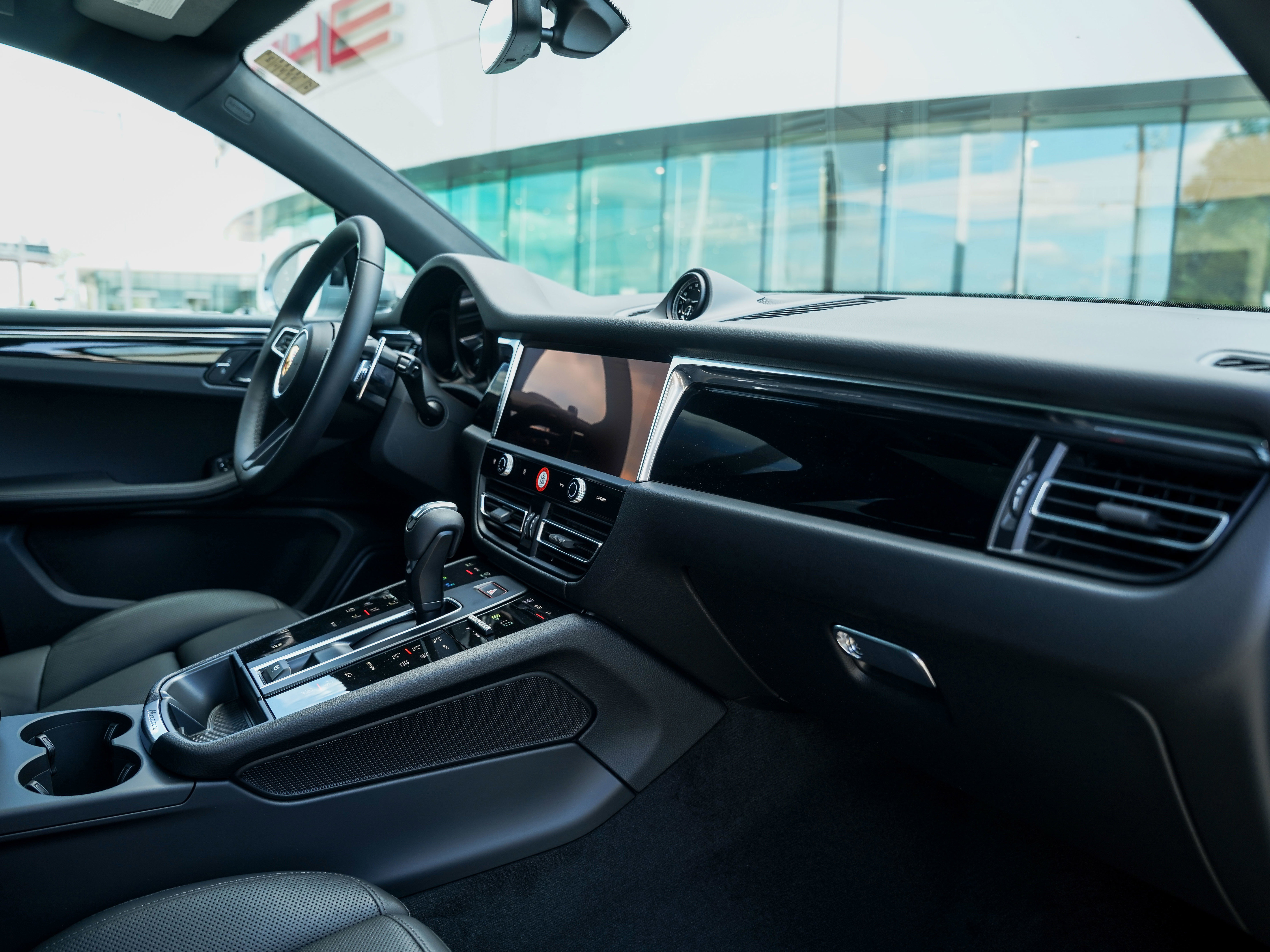 New 2026 Porsche Macan image 32