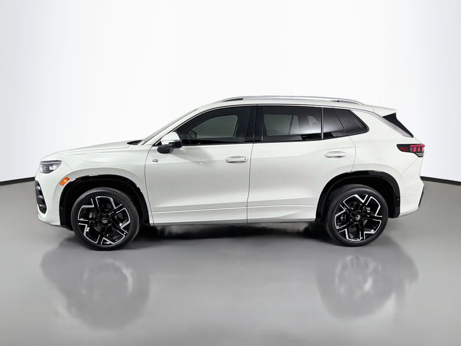 New 2027 Volkswagen Tiguan SEL R-Line AWD/4WD image 8