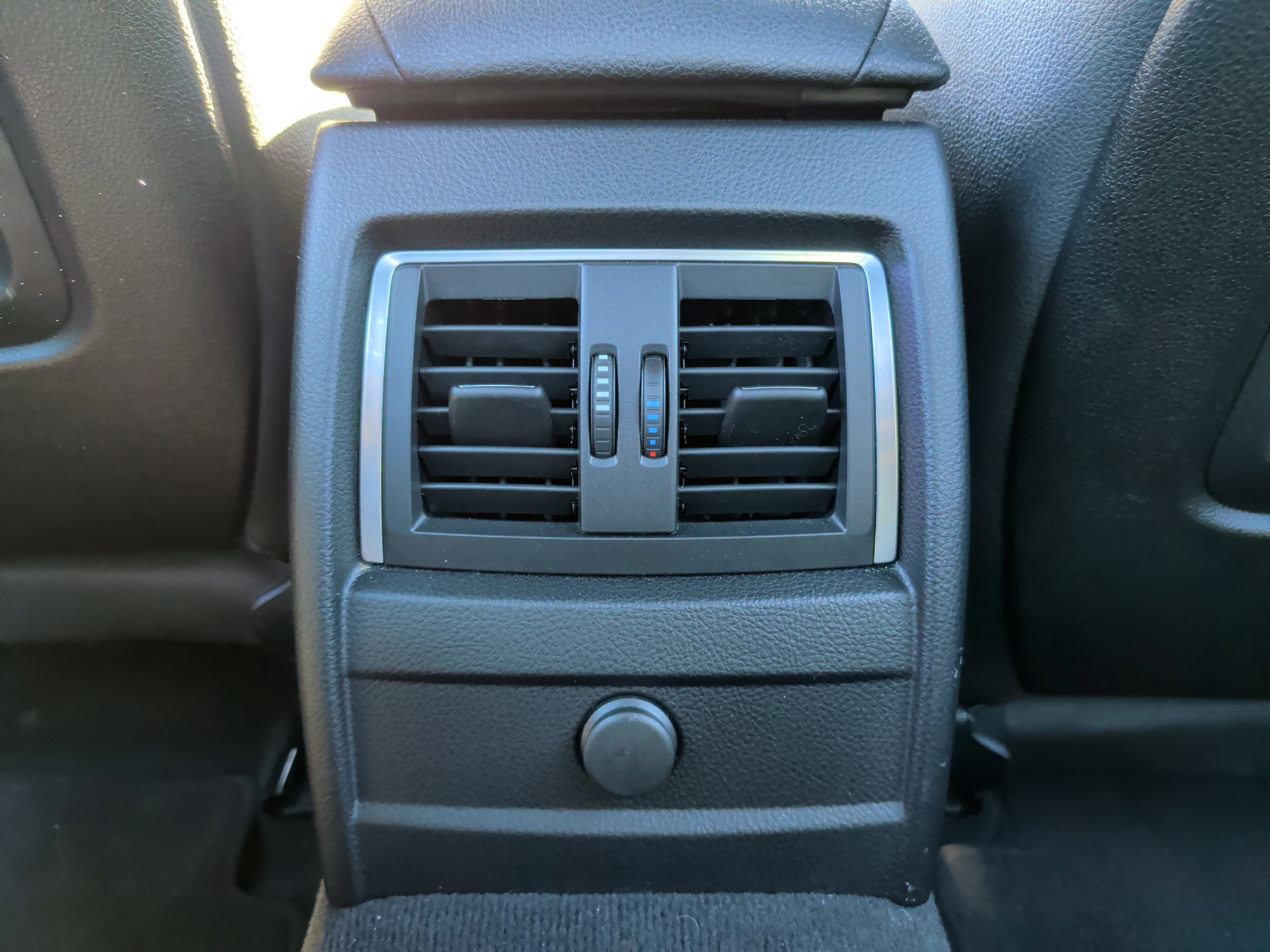 Used 2018 BMW 330e w/ M Sport Package image 33