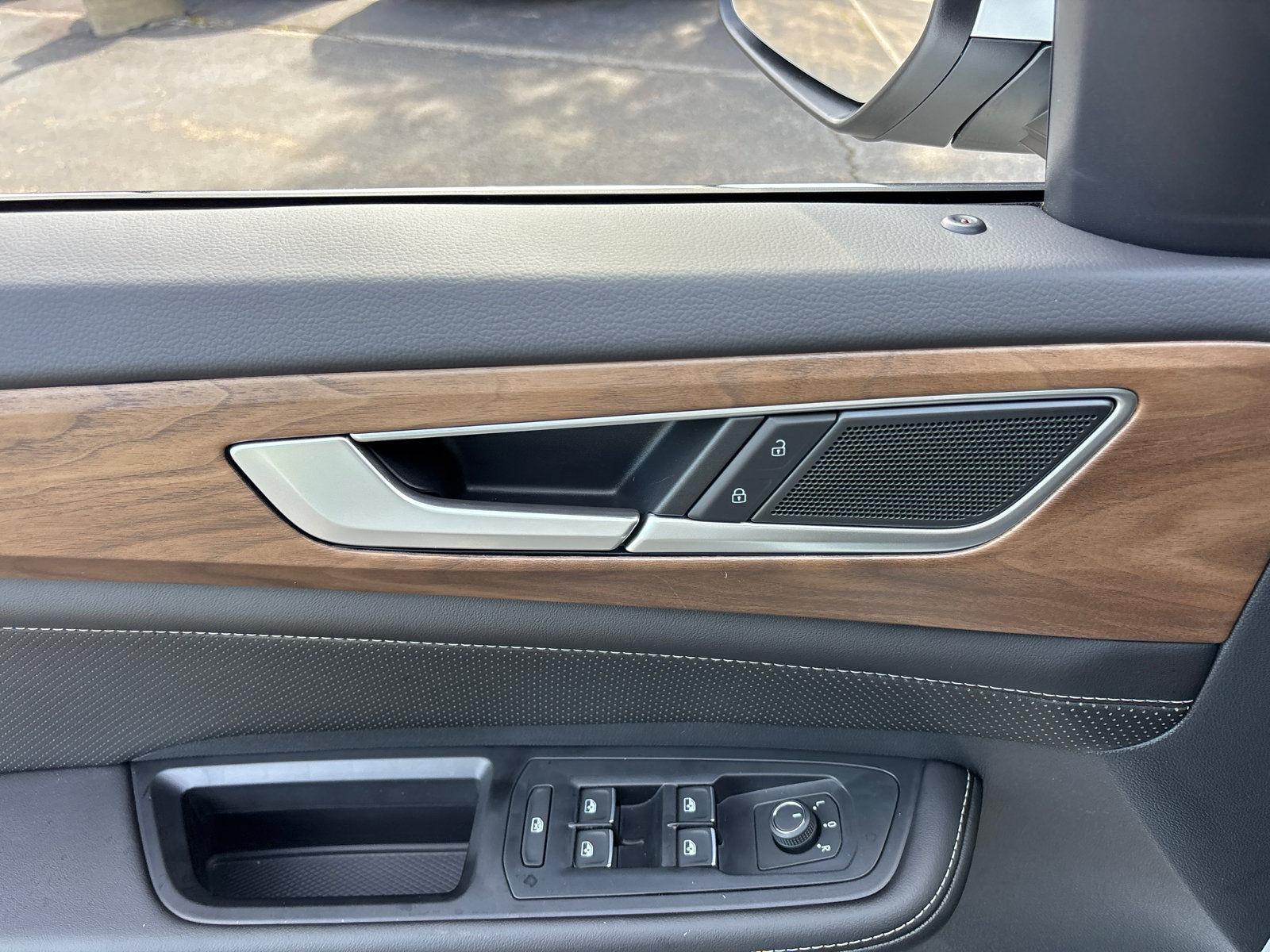 New 2026 Volkswagen Atlas SE FWD image 12