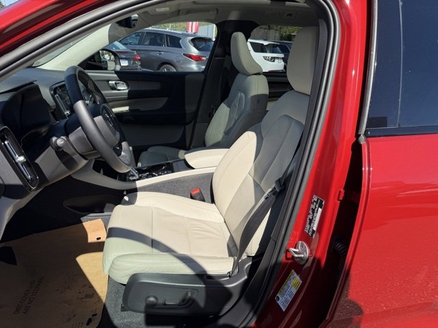 Certified 2023 Volvo XC40 B5 Plus w/ Driver Assist Package image 7