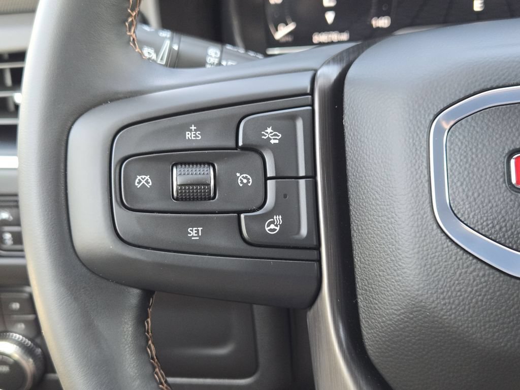 Used 2024 GMC Yukon AT4 w/ Technology Package AWD/4WD image 29