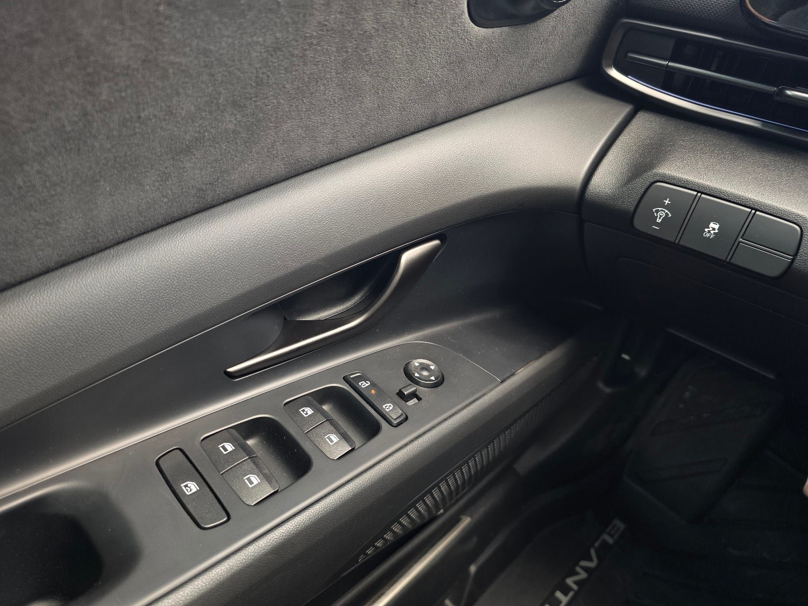 Certified 2026 Hyundai Elantra N FWD image 23