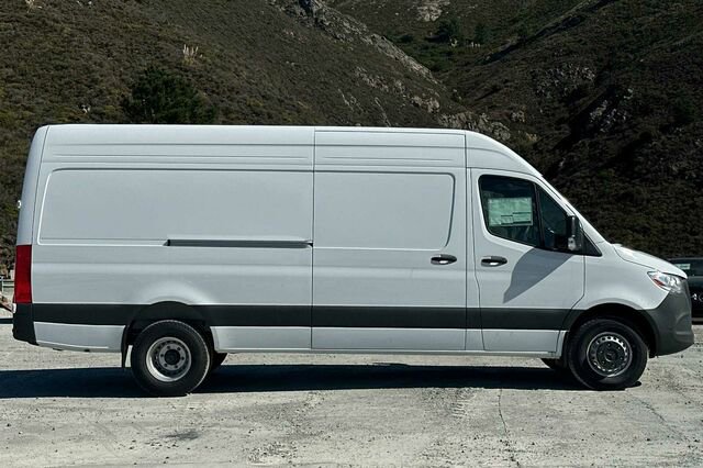 Used 2024 Mercedes-Benz Sprinter 3500 image 3