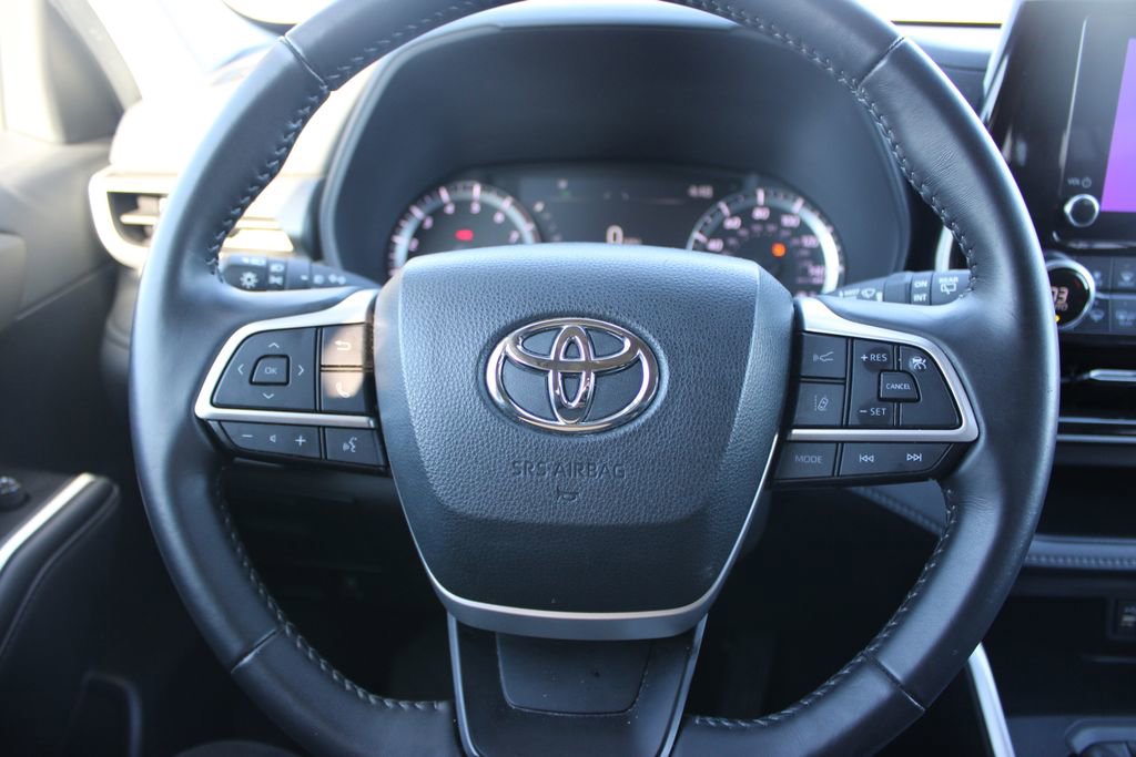 Used 2024 Toyota Highlander LE image 35