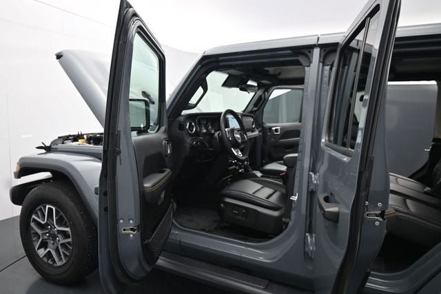 Used 2024 Jeep Wrangler Unlimited Sahara w/ Safety Group AWD/4WD image 18