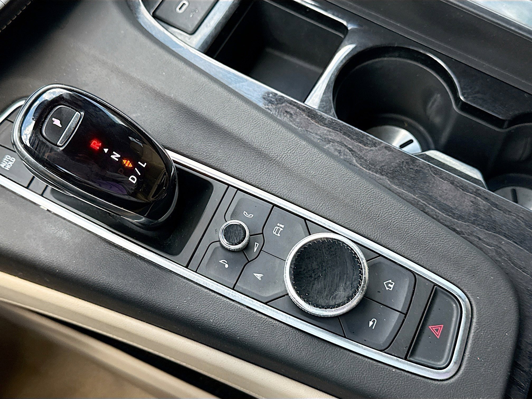 Used 2021 Cadillac Escalade ESV Premium Luxury w/ Driver Assist Tech Package AWD/4WD image 31