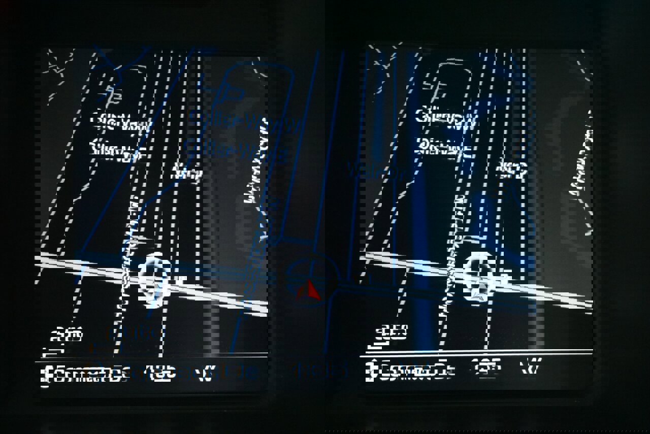 Used 2016 Ferrari F12 Berlinetta image 16