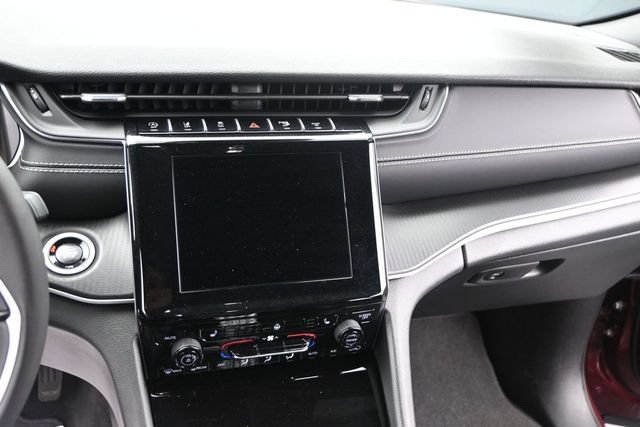 Used 2025 Jeep Grand Cherokee Altitude AWD/4WD image 24