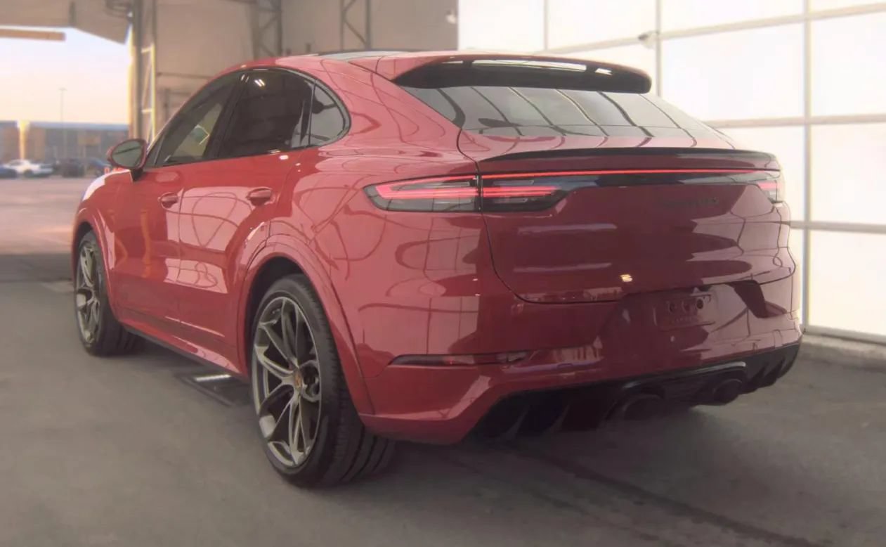 Used 2022 Porsche Cayenne GTS AWD/4WD image 7