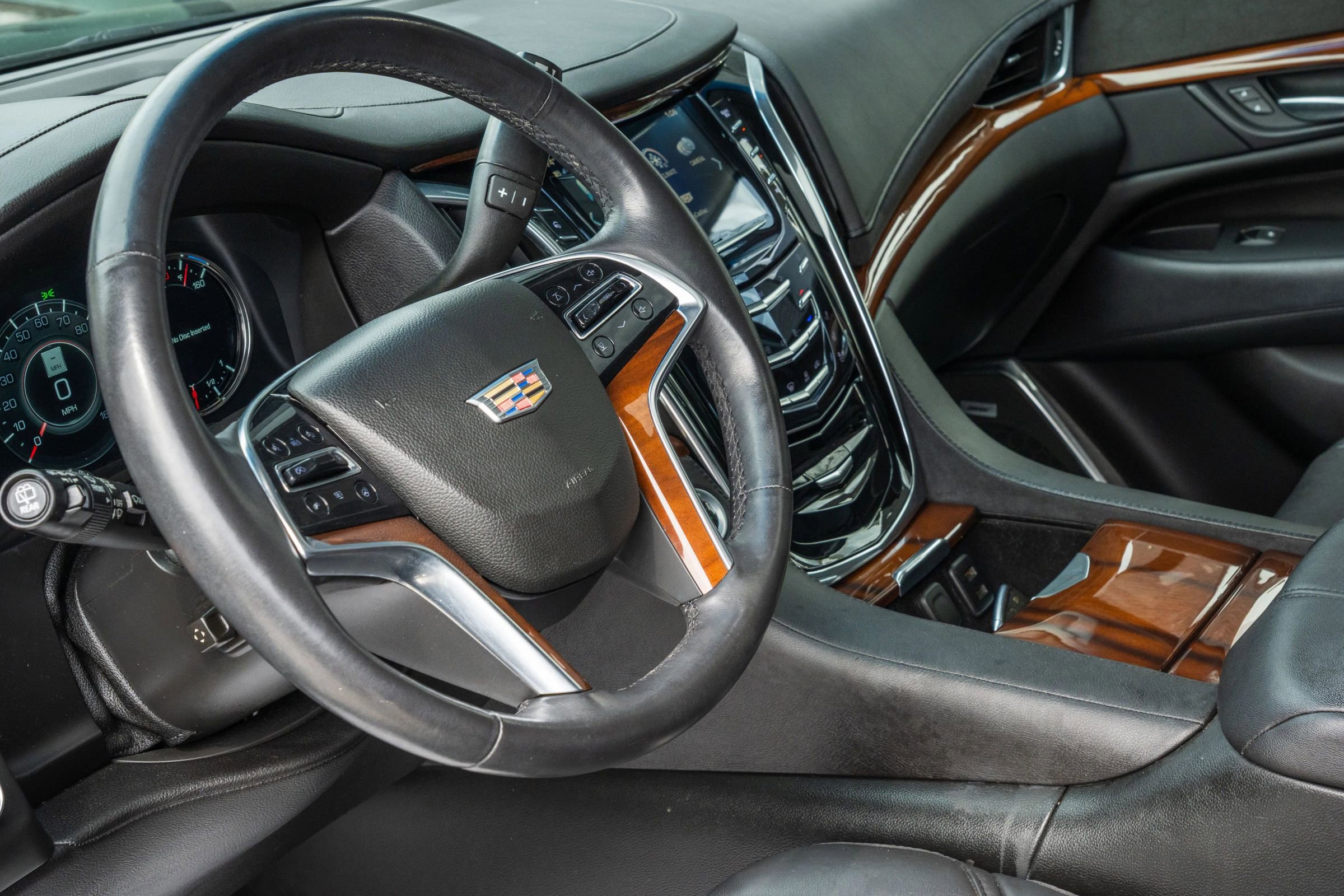 Used 2018 Cadillac Escalade Luxury image 14