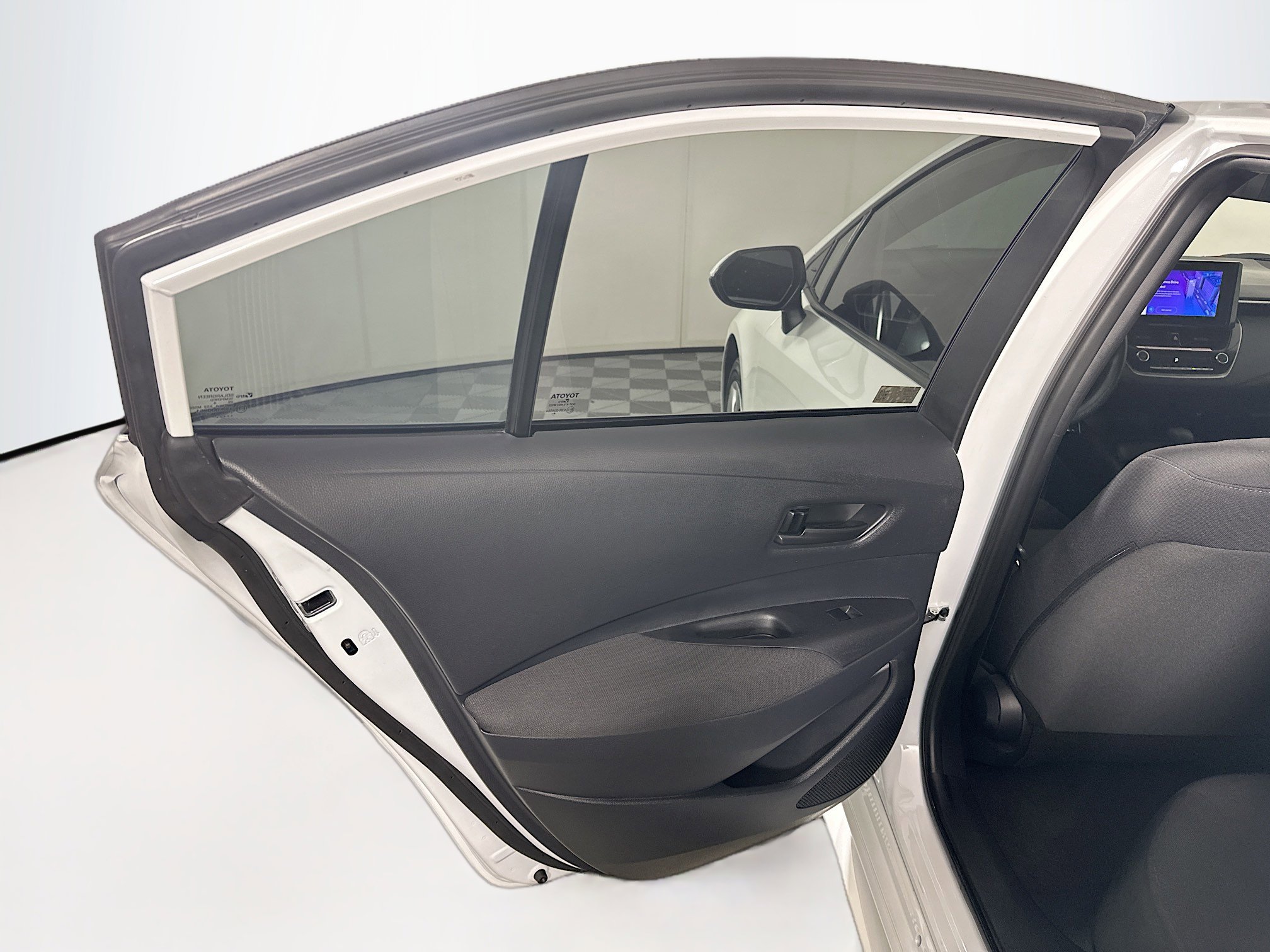 Used 2025 Toyota Corolla LE image 24