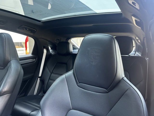 Certified 2022 Porsche Cayenne Platinum Edition image 43