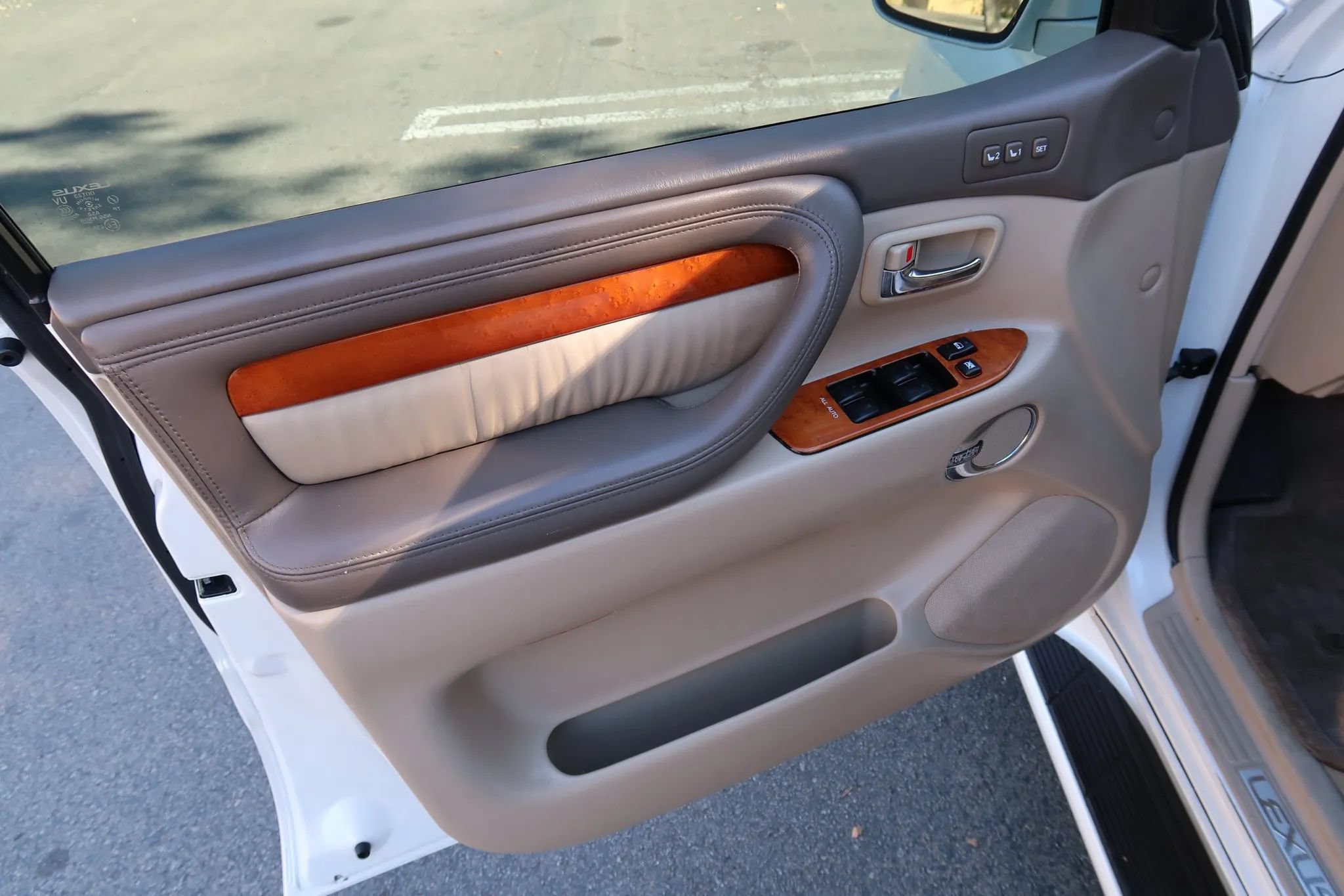 Used 2005 Lexus LX 470 4WD image 12