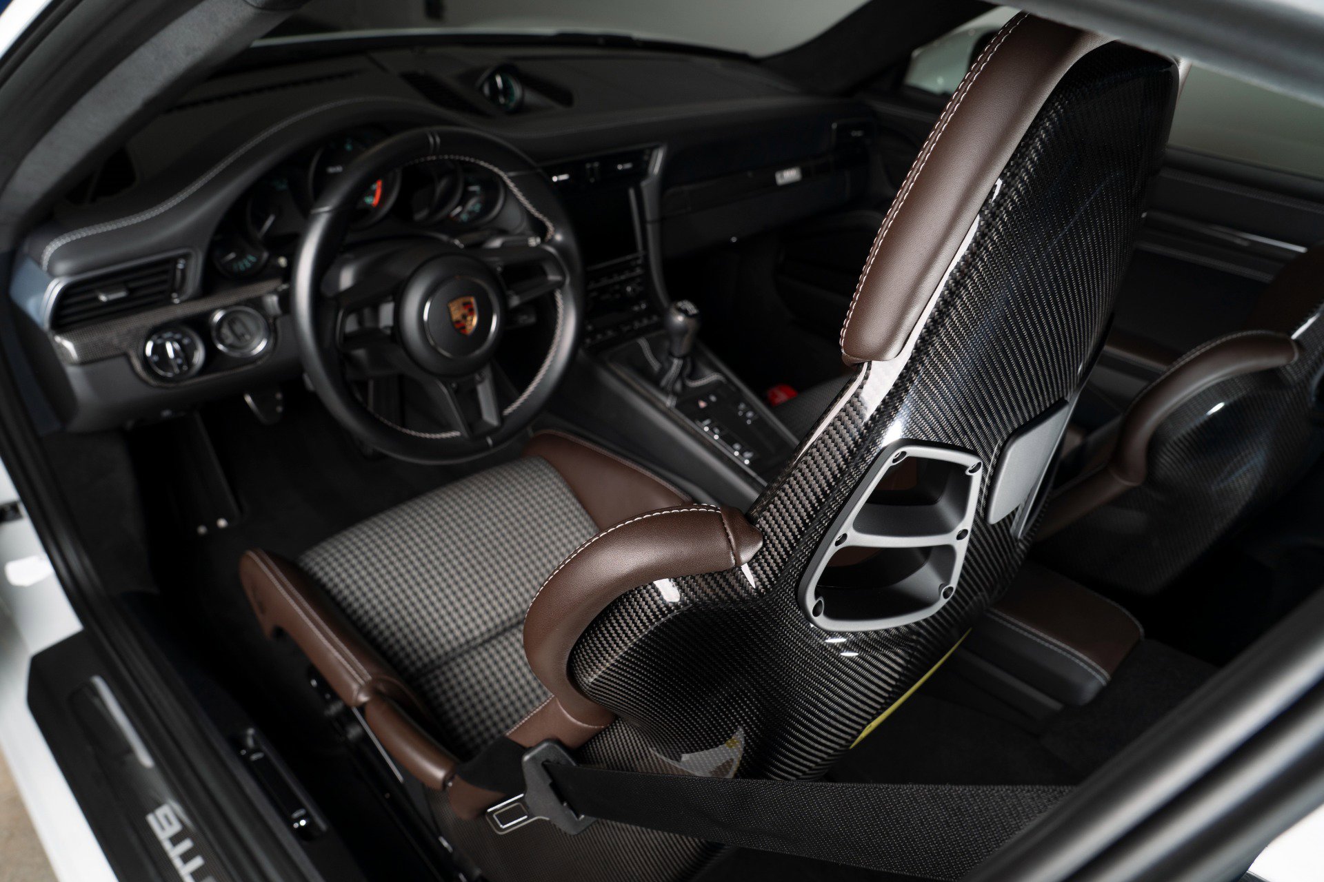 Used 2016 Porsche 911 R image 29