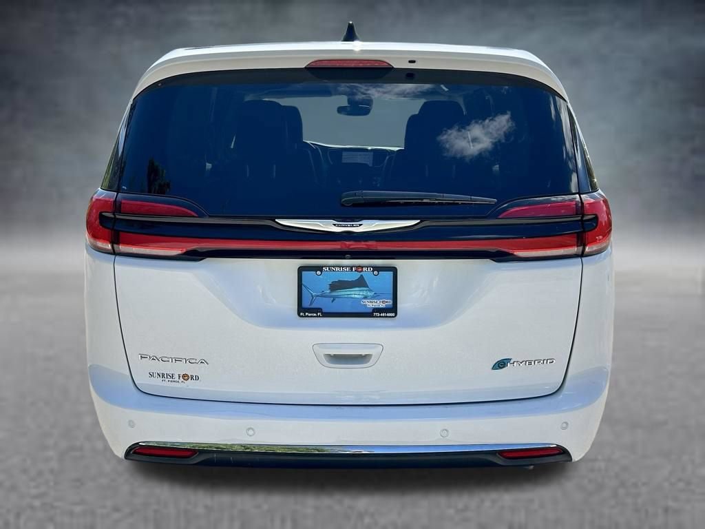 Used 2024 Chrysler Pacifica Limited FWD image 6