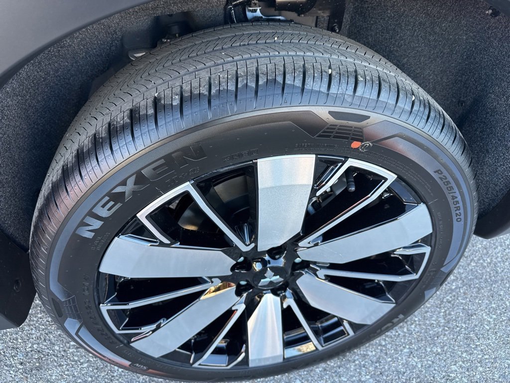 New 2025 Mitsubishi Outlander SE image 10