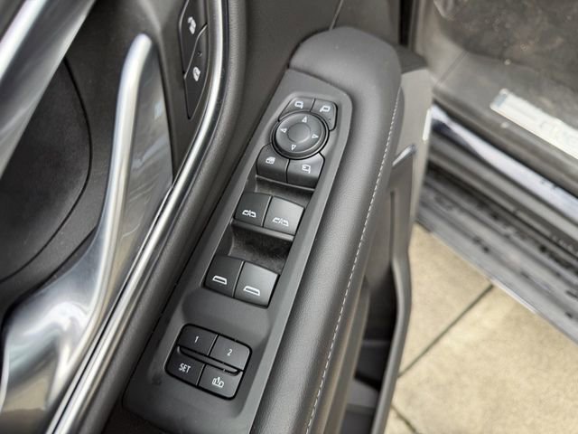 Used 2022 Chevrolet Suburban LT w/ LT Signature Package AWD/4WD image 13