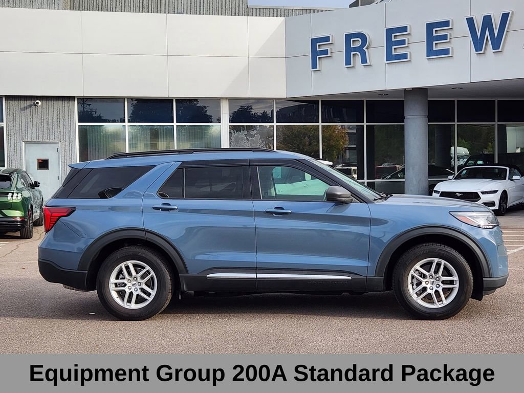 Used 2025 Ford Explorer Active w/ Active Comfort Package image 3