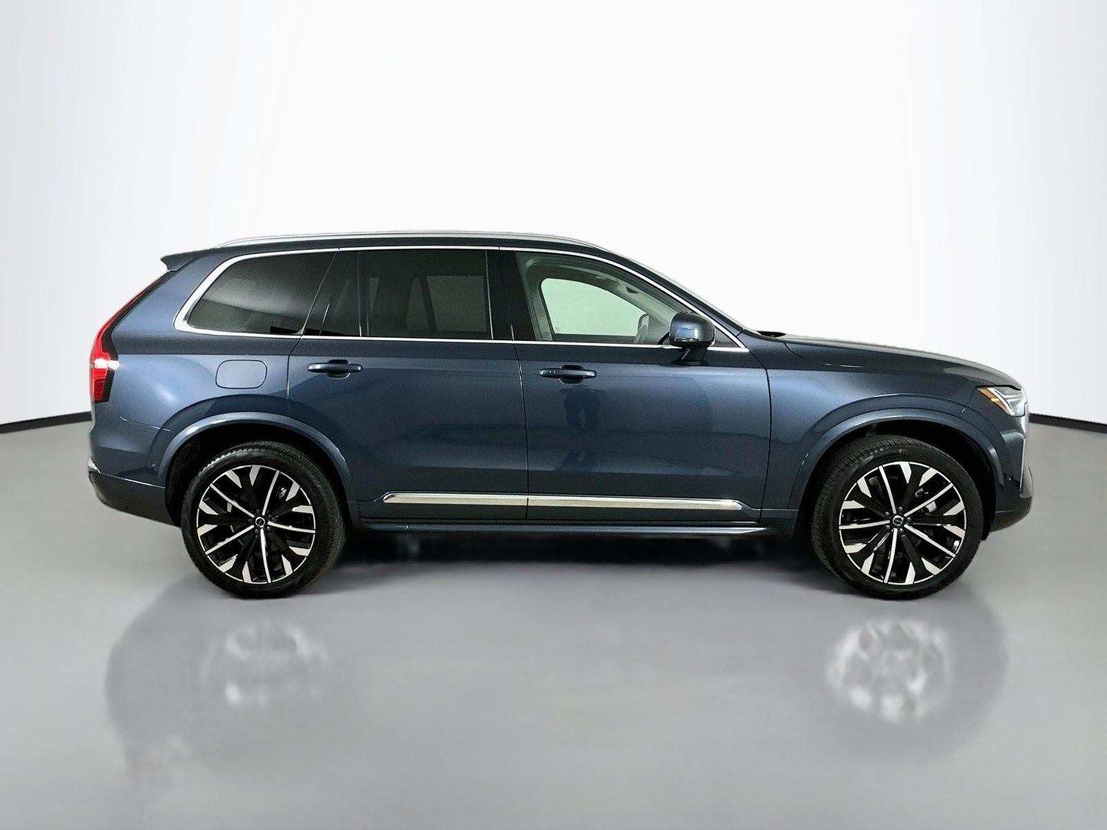 Certified 2026 Volvo XC90 B6 Ultra AWD/4WD image 4