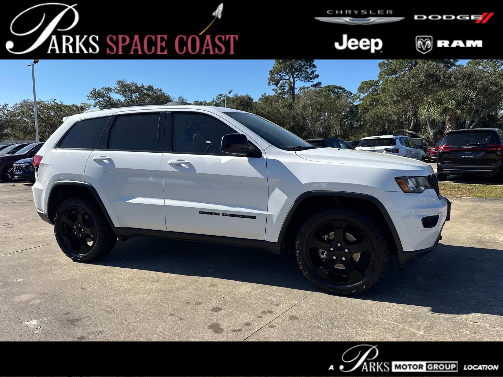 Used 2019 Jeep Grand Cherokee Laredo image 1