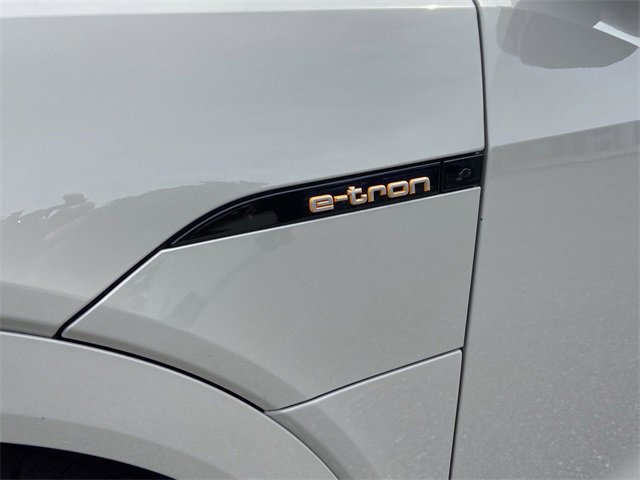 Used 2022 Audi e-tron Premium w/ Convenience Plus Package image 31